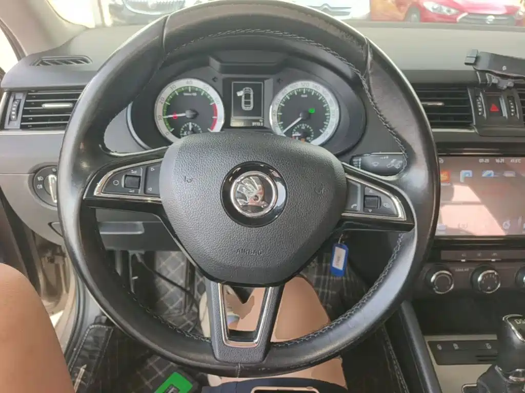 Skoda Octavia 2018 — фото 11