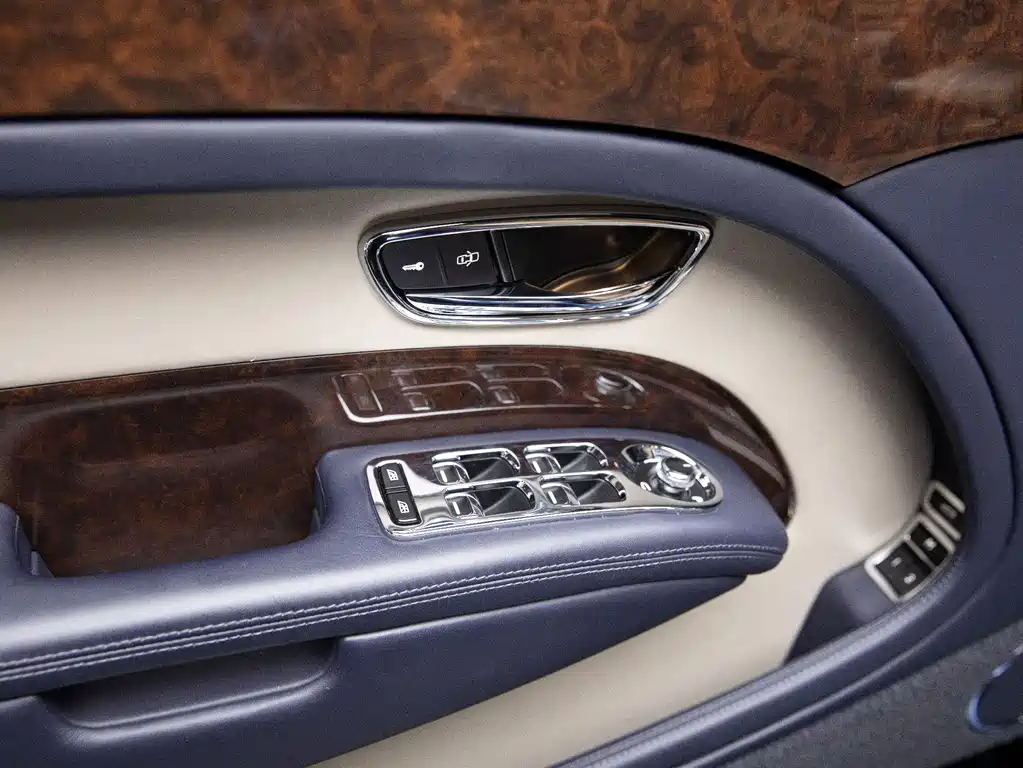 Bentley Mulsanne 2018 — фото 17