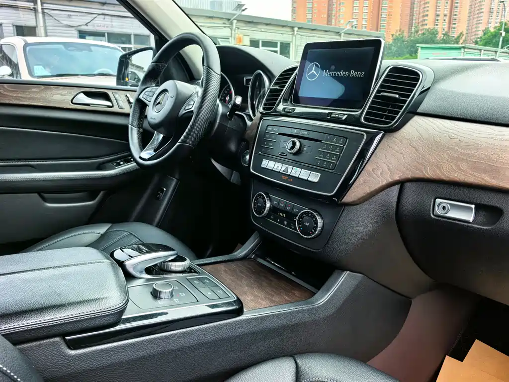 Mercedes-Benz GLE 2016 — фото 11