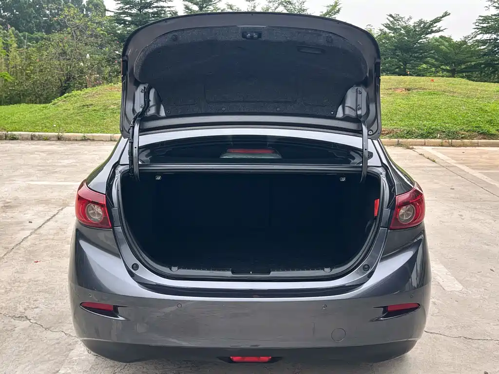Mazda 3 Axela 2017 — фото 19
