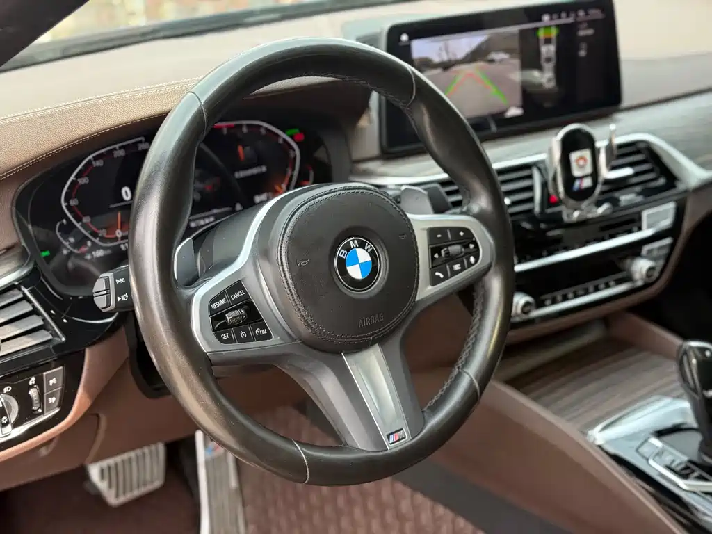 BMW 5 Series 2022 — фото 21