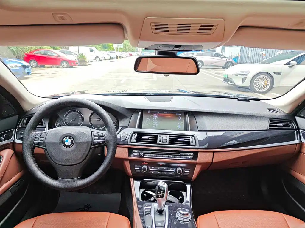 BMW 5 Series 2015 — фото 12