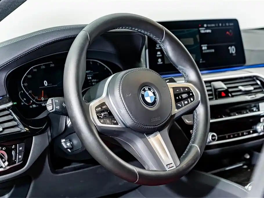 BMW 5 Series 2022 — фото 10