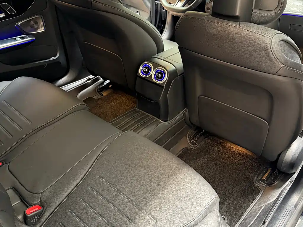 Mercedes-Benz C-Class 2023 — фото 14