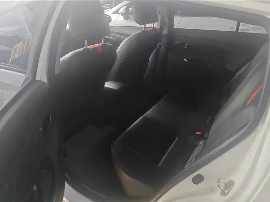 Toyota Yaris L 2021 — фото 11