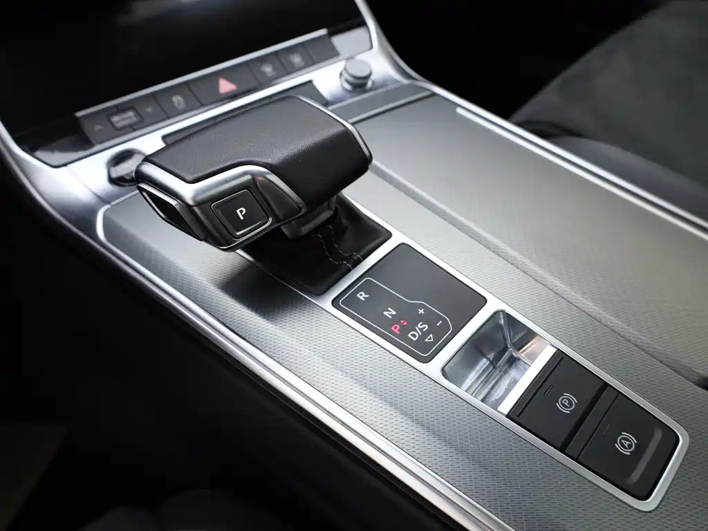 Audi A7L 2024 — фото 30