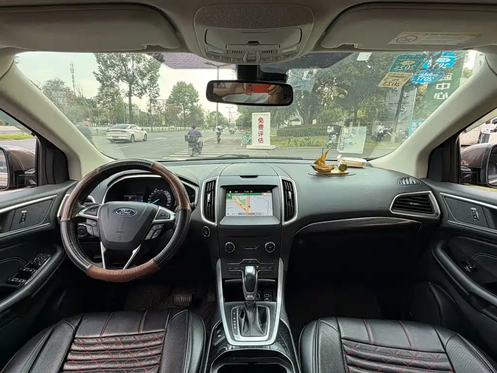 Ford Edge 2017 — фото 13