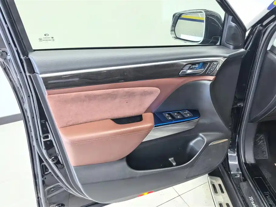 GAC Motor Trumpchi GS8 2017 — фото 7