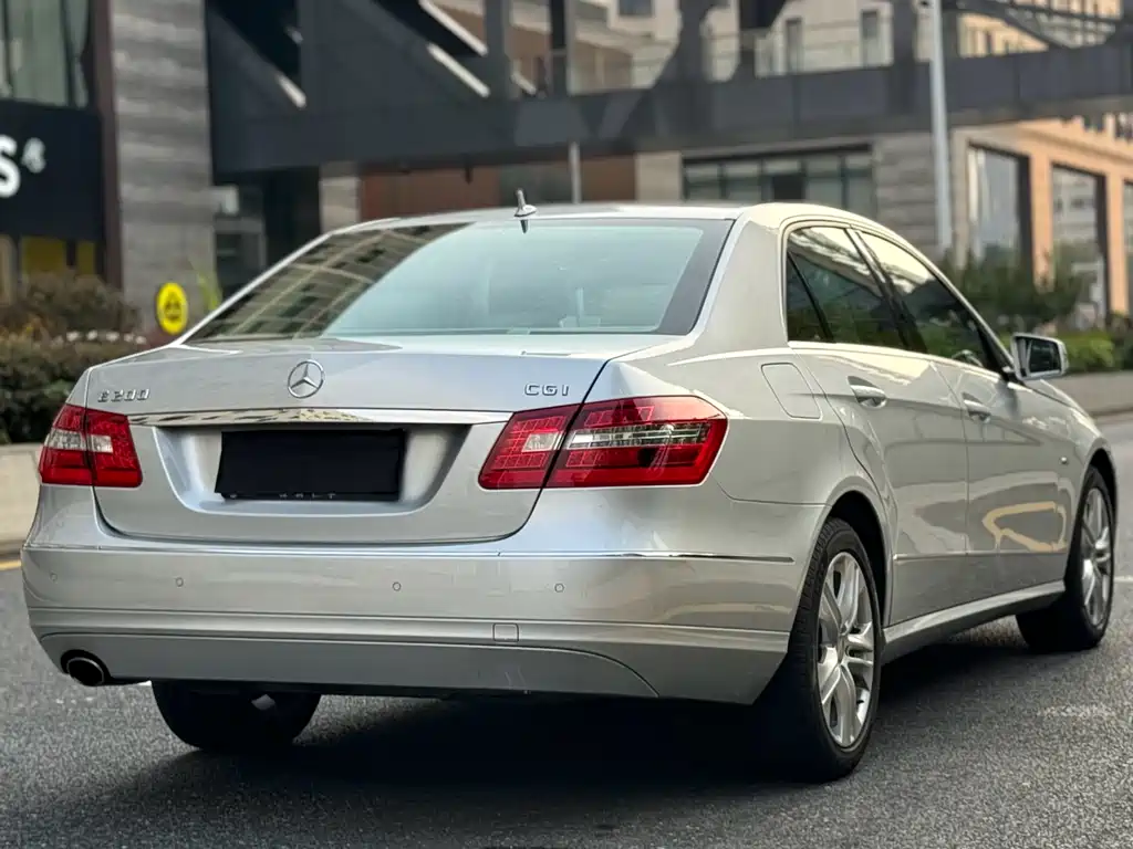 Mercedes-Benz E-Class 2010 — фото 4