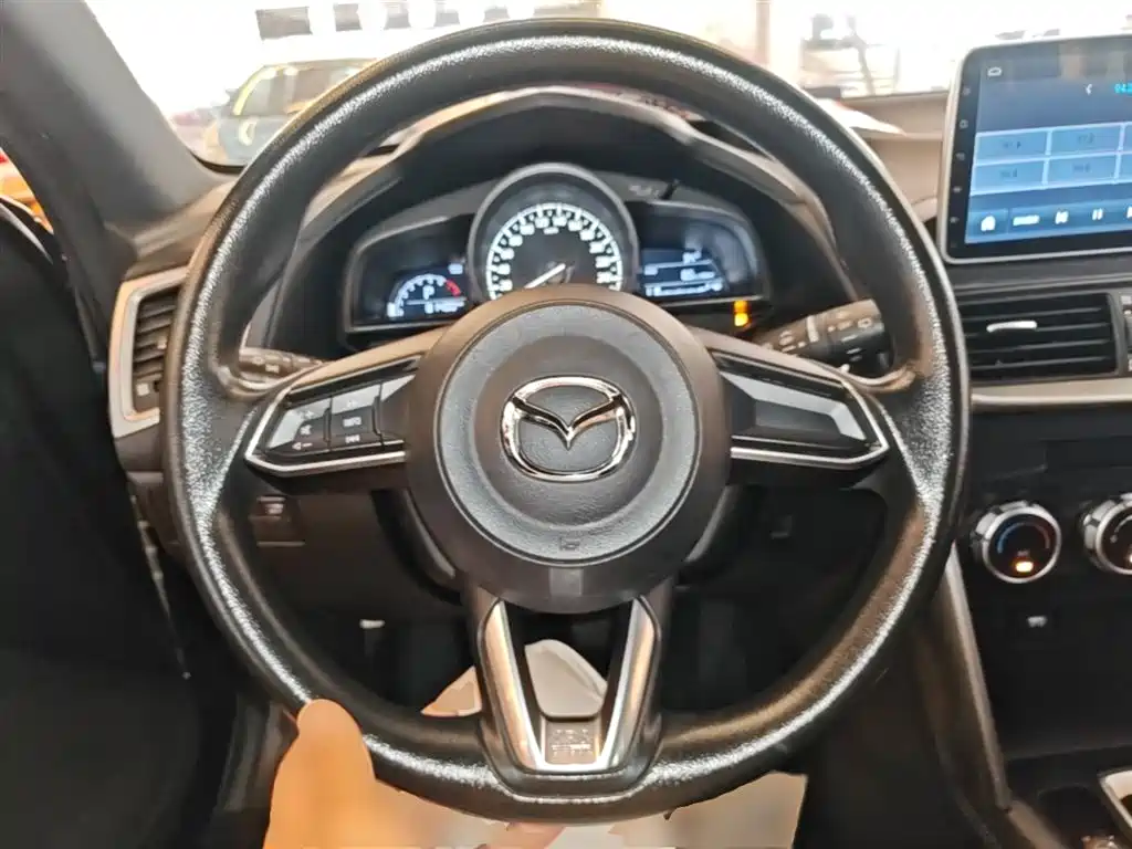 Mazda CX-4 2018 — фото 11