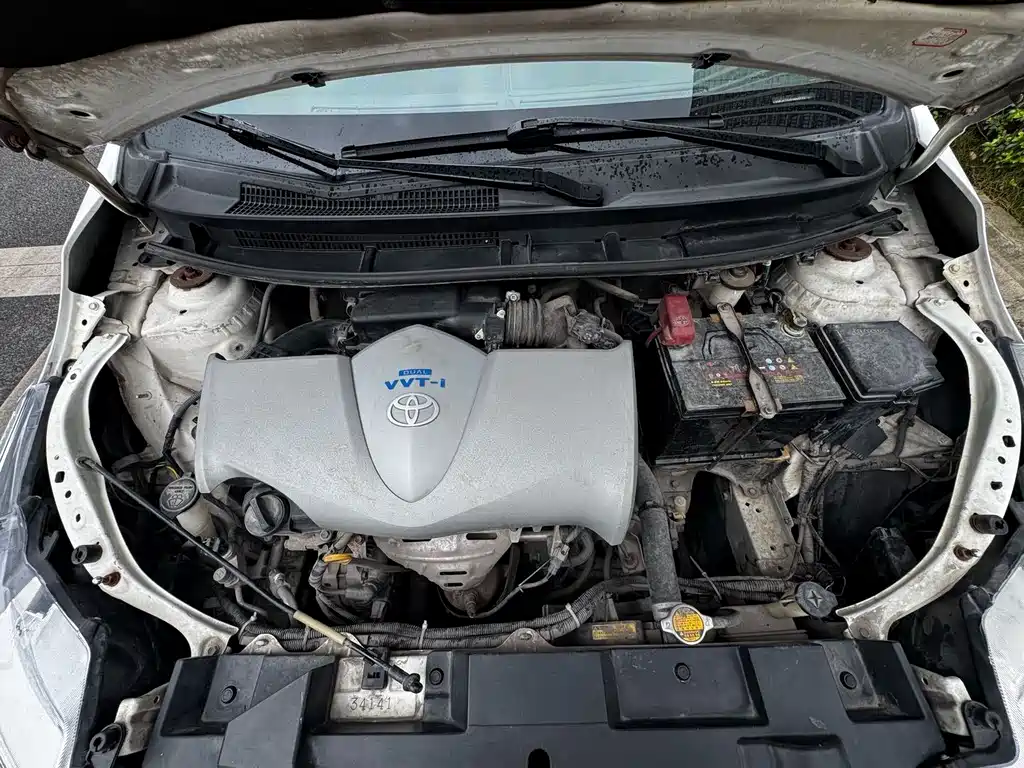 Toyota Yaris L 2015 — фото 21