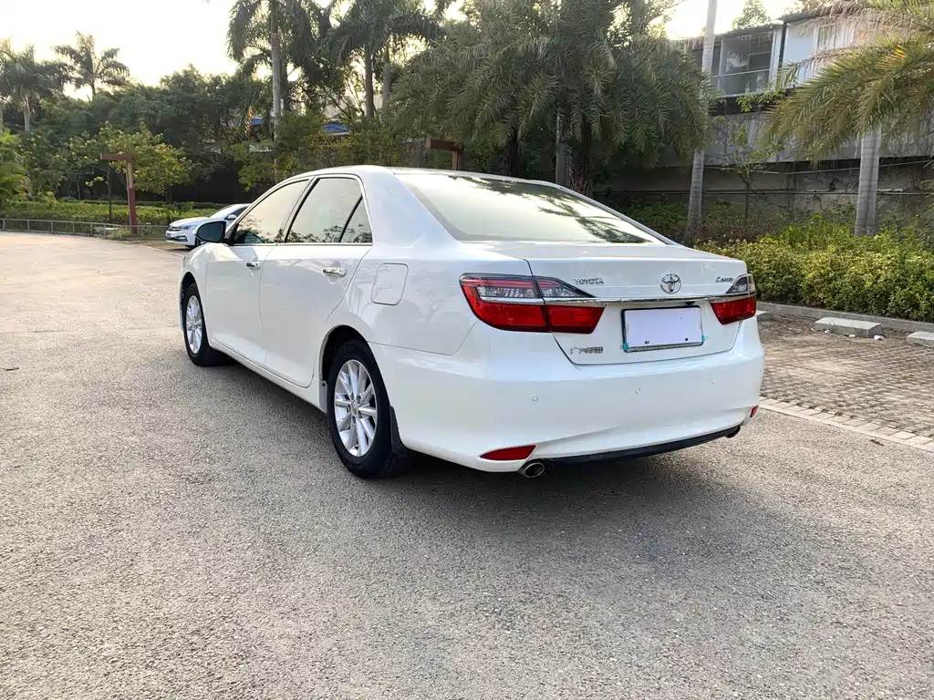 Toyota Camry 2017 — фото 4
