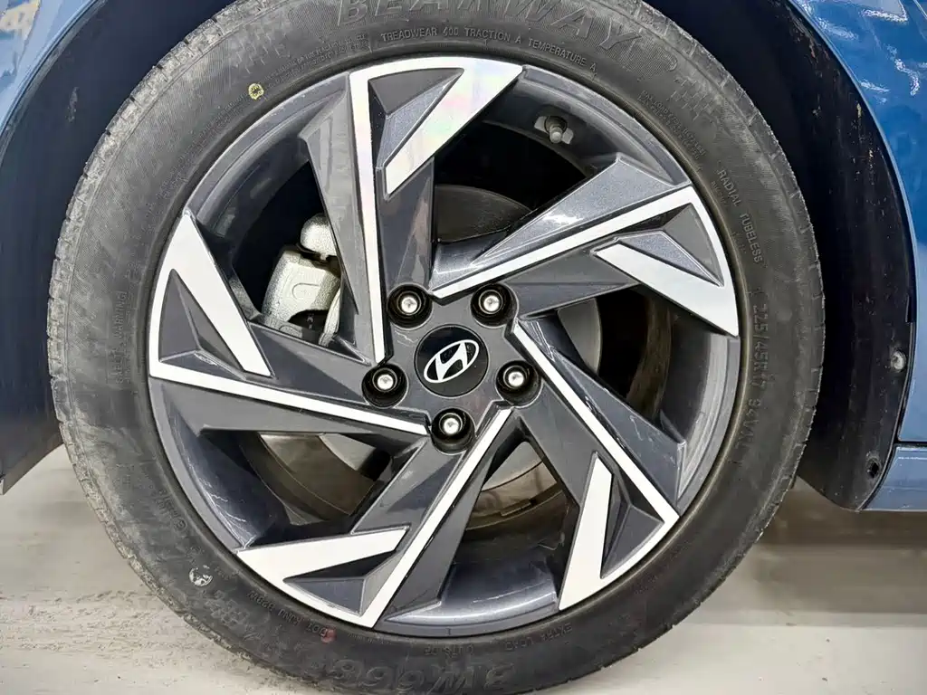 Hyundai Elantra 2023 — фото 9