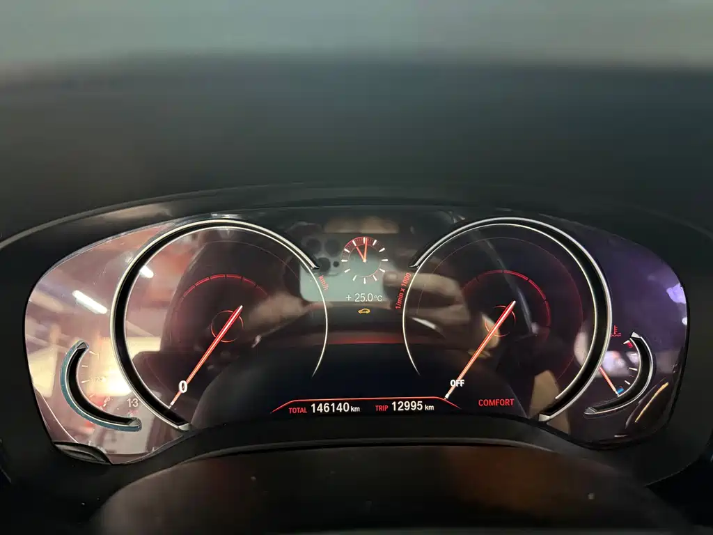 BMW 5 Series 2018 — фото 10