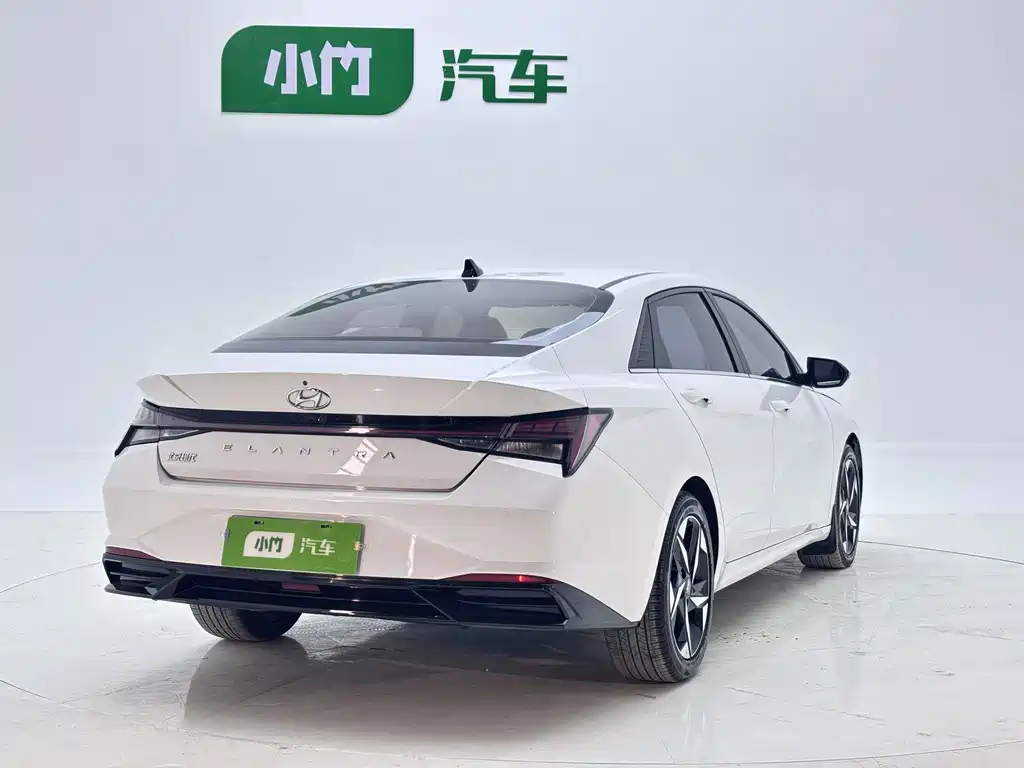 Hyundai Elantra 2022