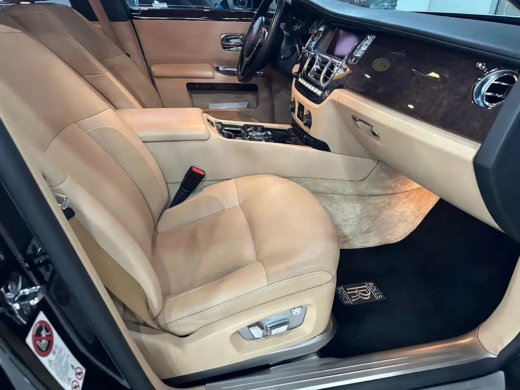 Rolls-Royce Ghost 2013 — фото 12