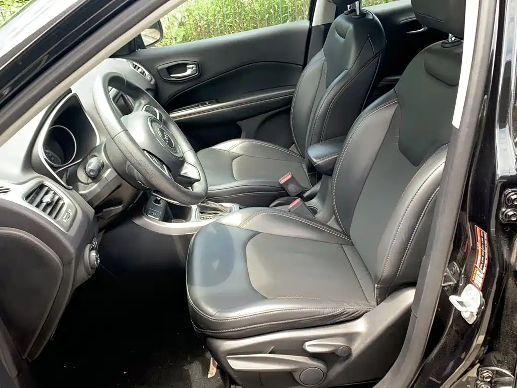 Jeep Compass 2017 — фото 16