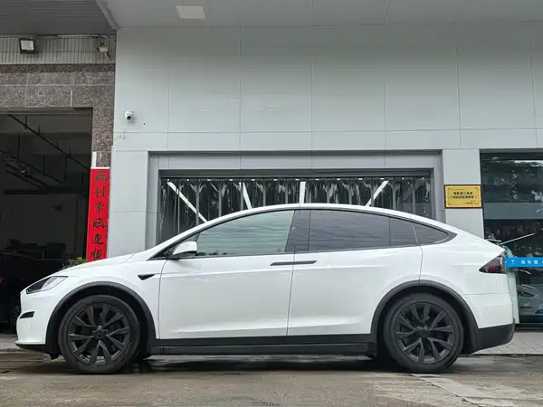 Tesla Model X 2023