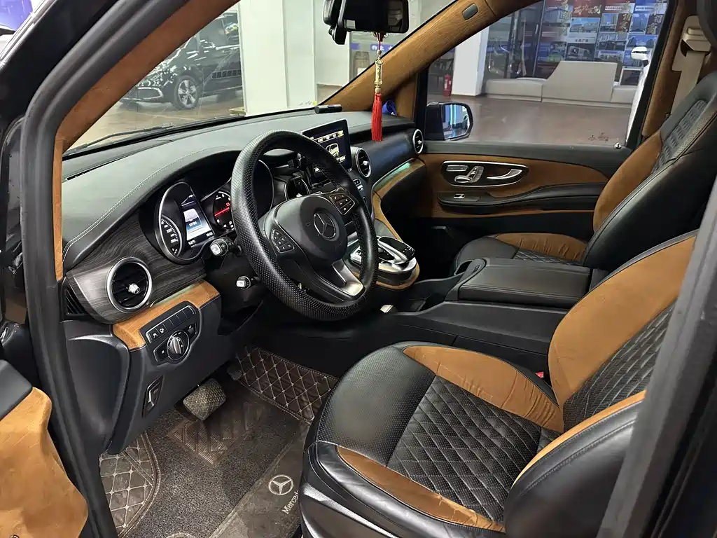 Mercedes-Benz V-Class 2018 — фото 10