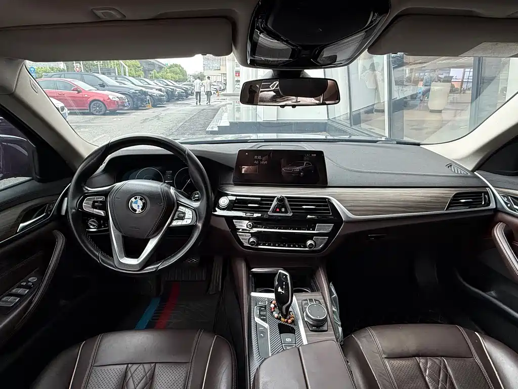 BMW 5 Series New Energy 2019 — фото 8
