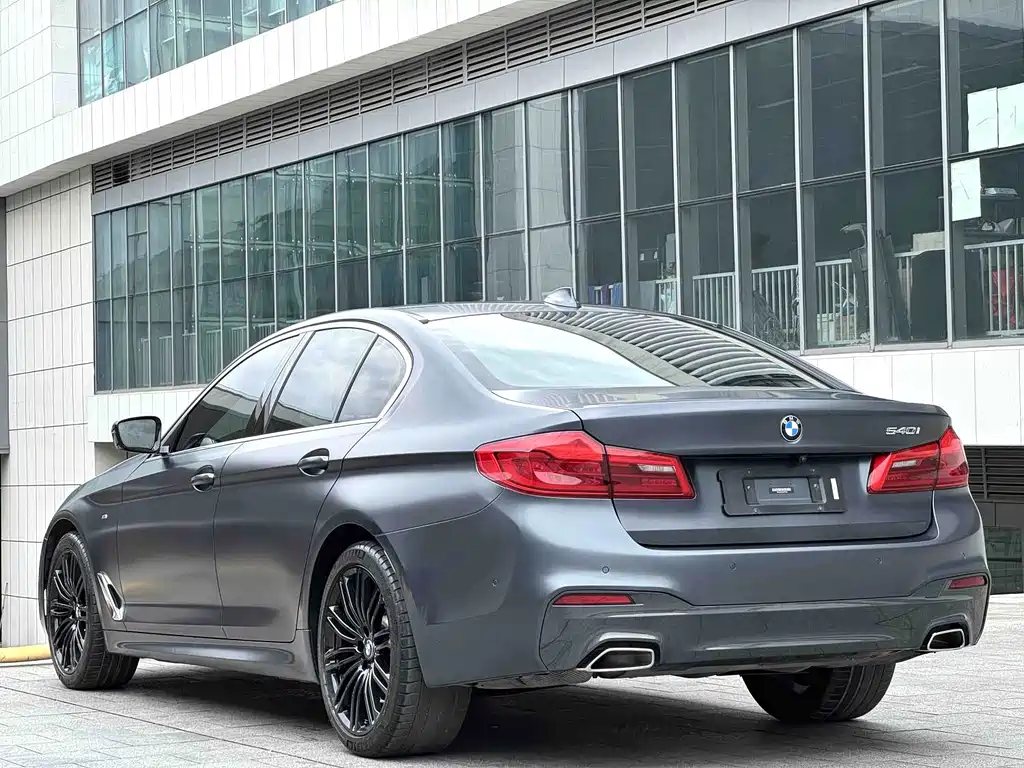 BMW 5 Series 2019 — фото 9