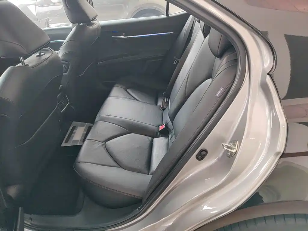 Toyota Camry 2021 — фото 17