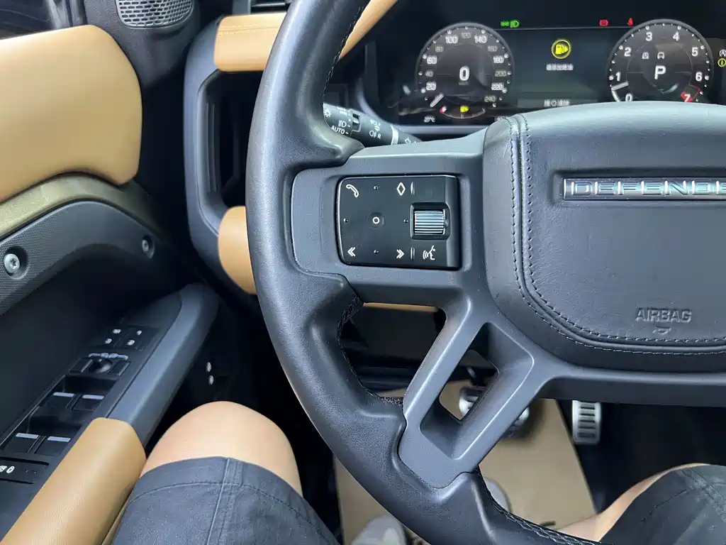 Land Rover Defender 2023 — фото 18