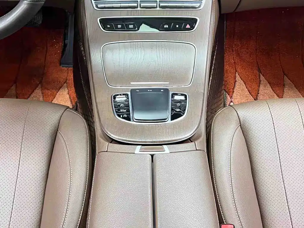 Mercedes-Benz E-Class 2022 — фото 17