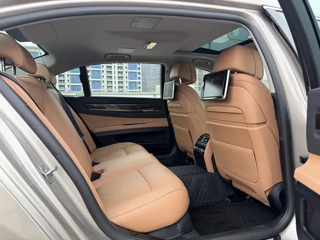 BMW 7 Series 2015 — фото 13