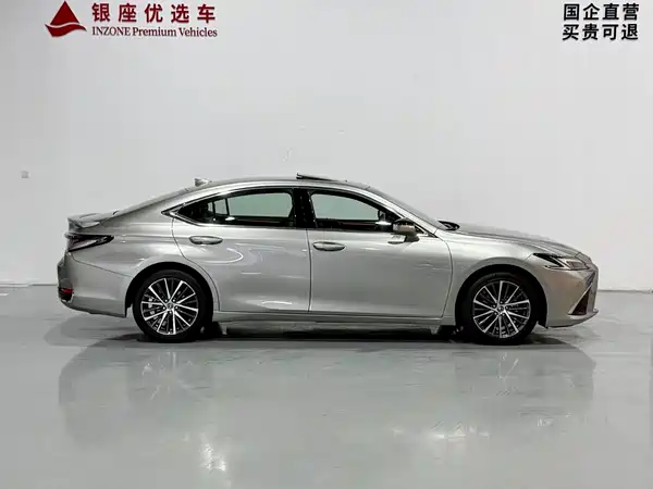 Lexus ES 2025