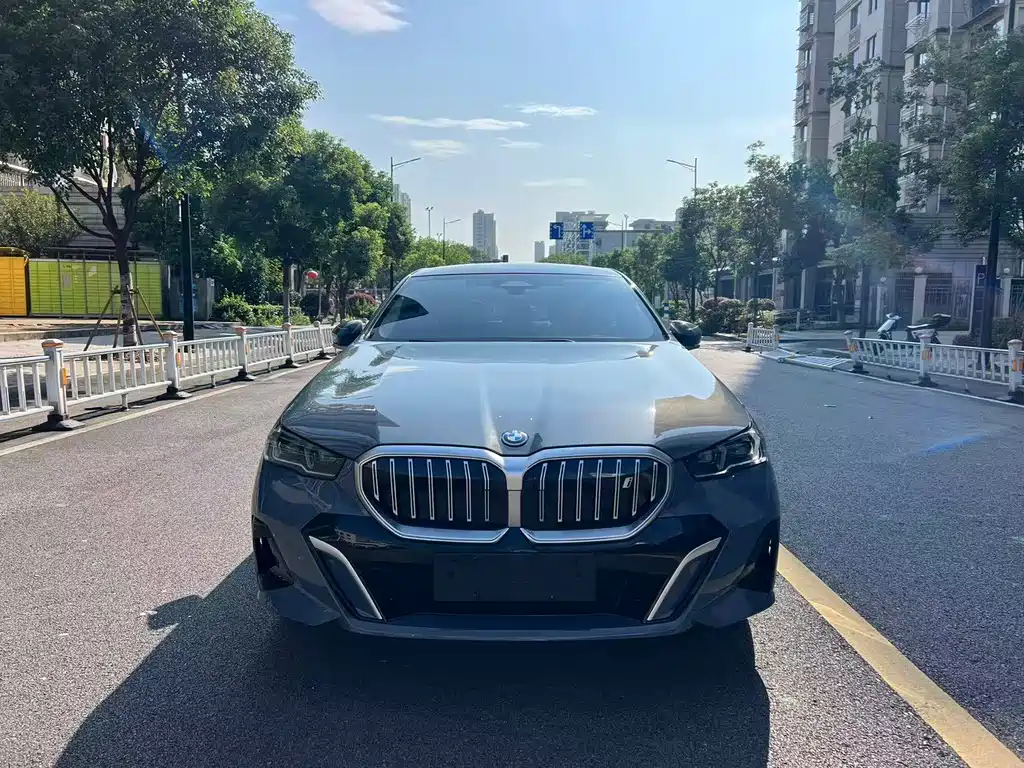 BMW i5 2024 — фото 2