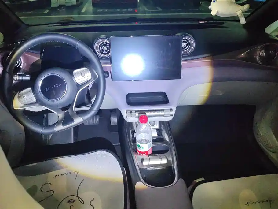 BYD Dolphin 2022 — фото 12