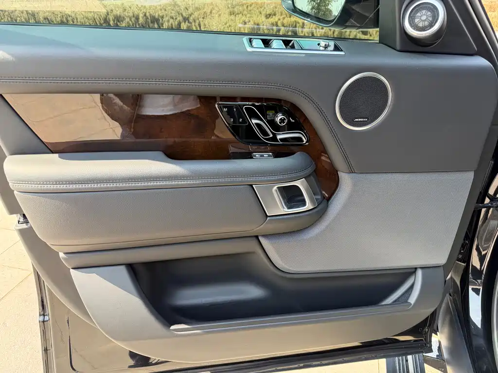 Land Rover Range Rover 2022 — фото 11