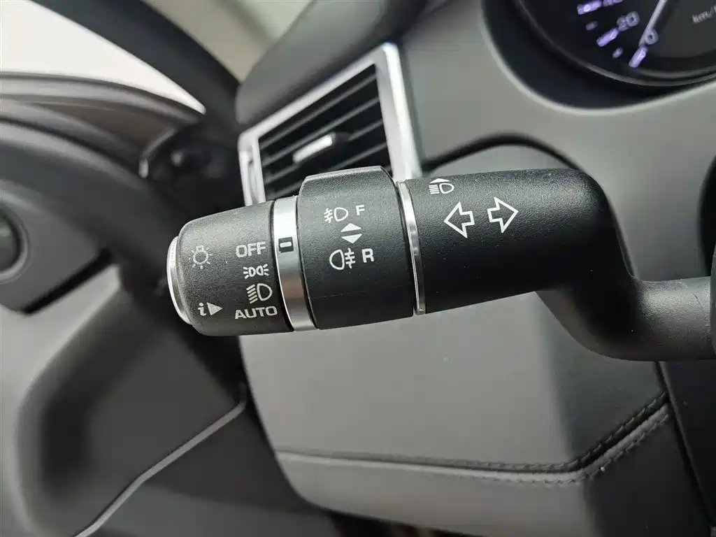 Land Rover Discovery Sport 2017 — фото 21