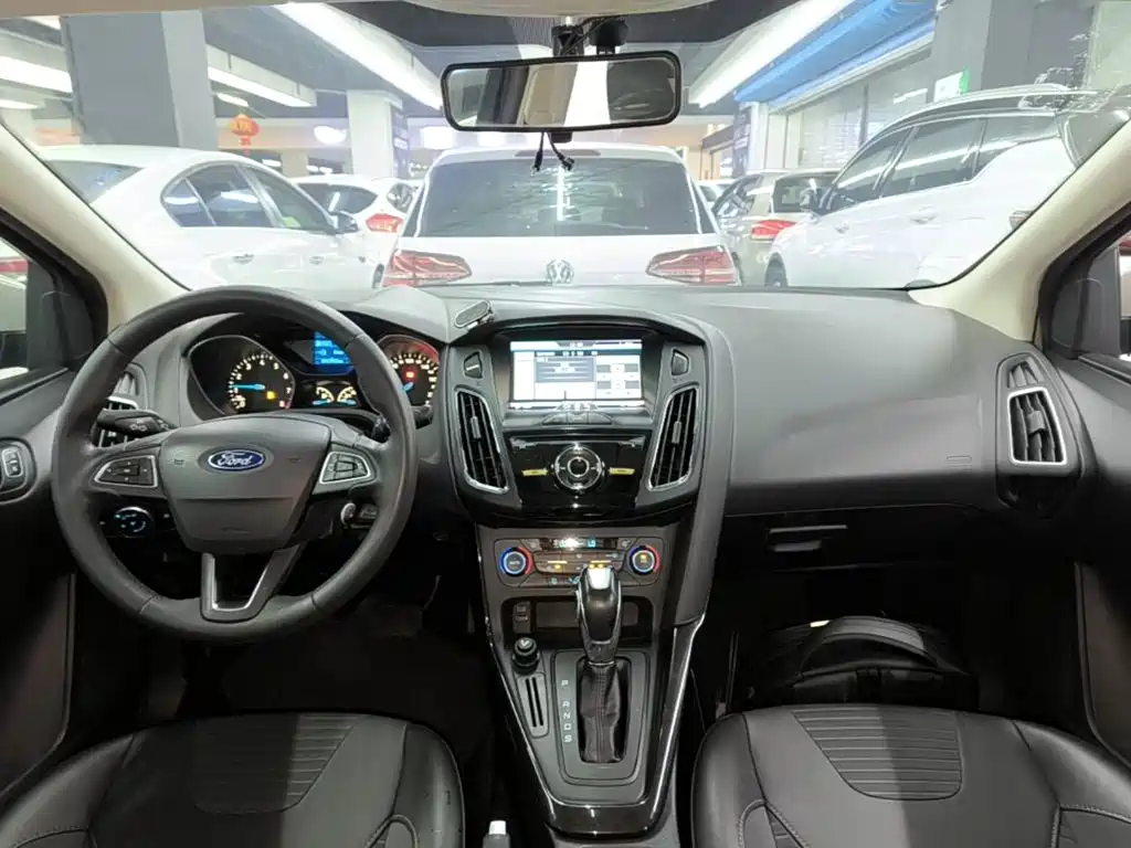 Ford Focus 2016 — фото 10