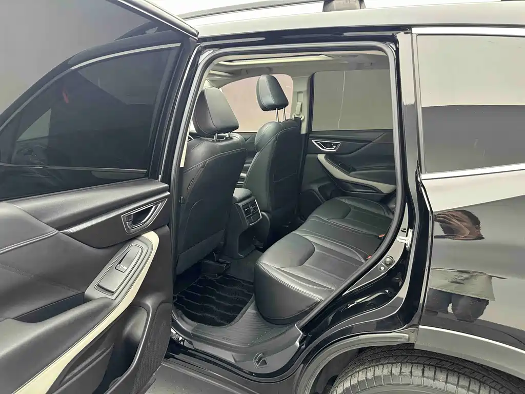 Subaru Forester 2022 — фото 12