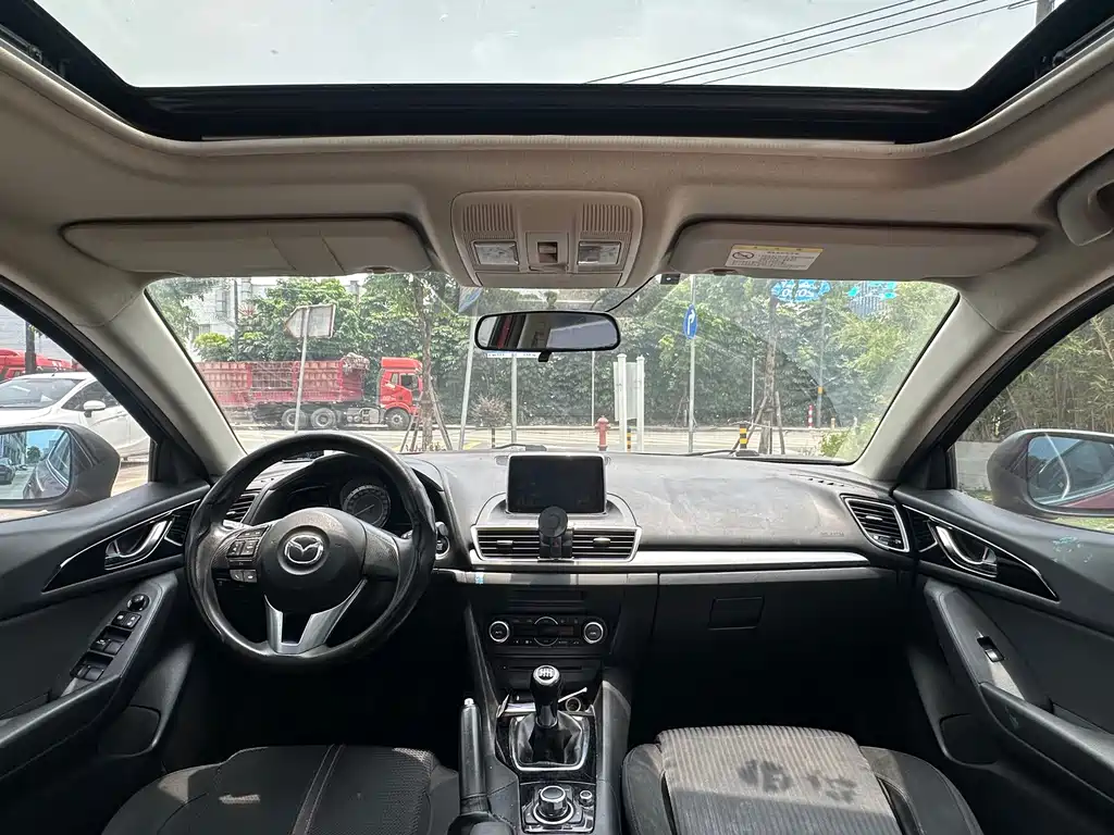 Mazda 3 Angkesela 2015