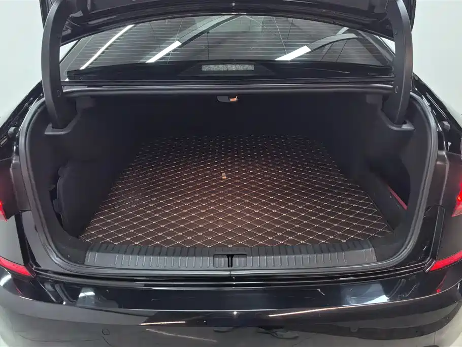 Volkswagen Passat PHEV 2023 — фото 4