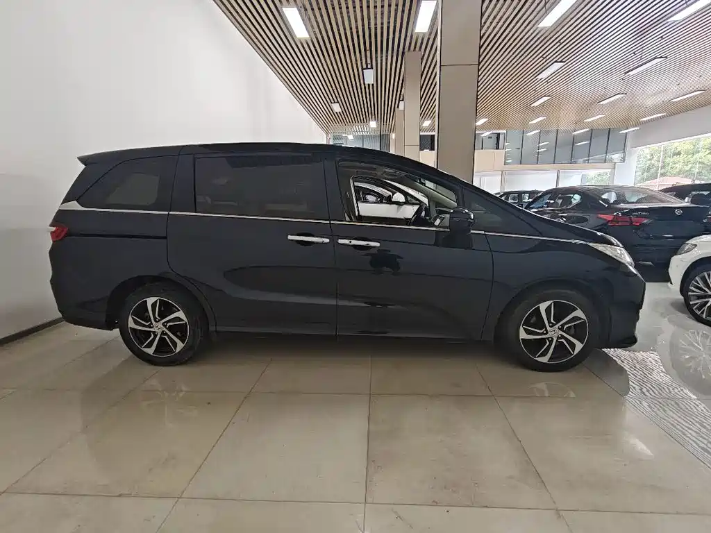 Honda Odyssey 2017 — фото 3