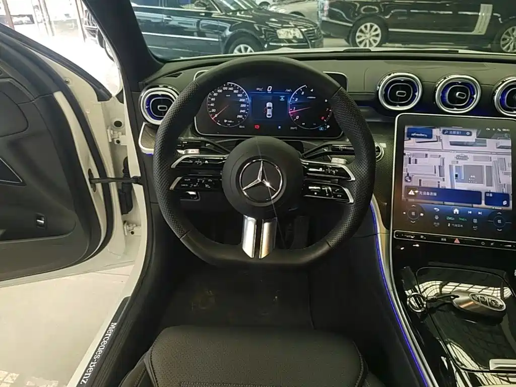 Mercedes-Benz C-Class 2025 — фото 11