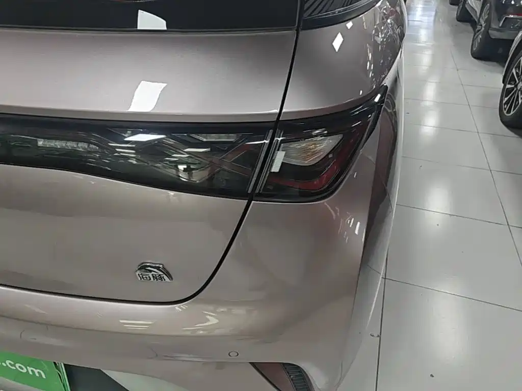 BYD Dolphin 2022 — фото 8