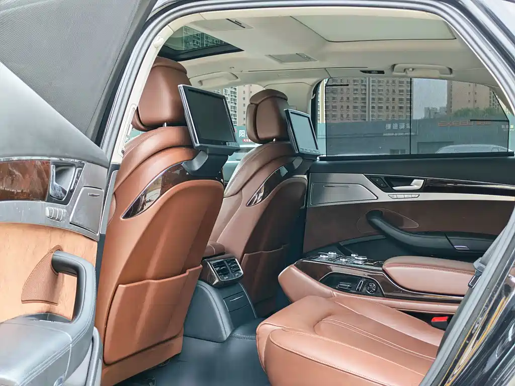 Audi A8 2015 — фото 8