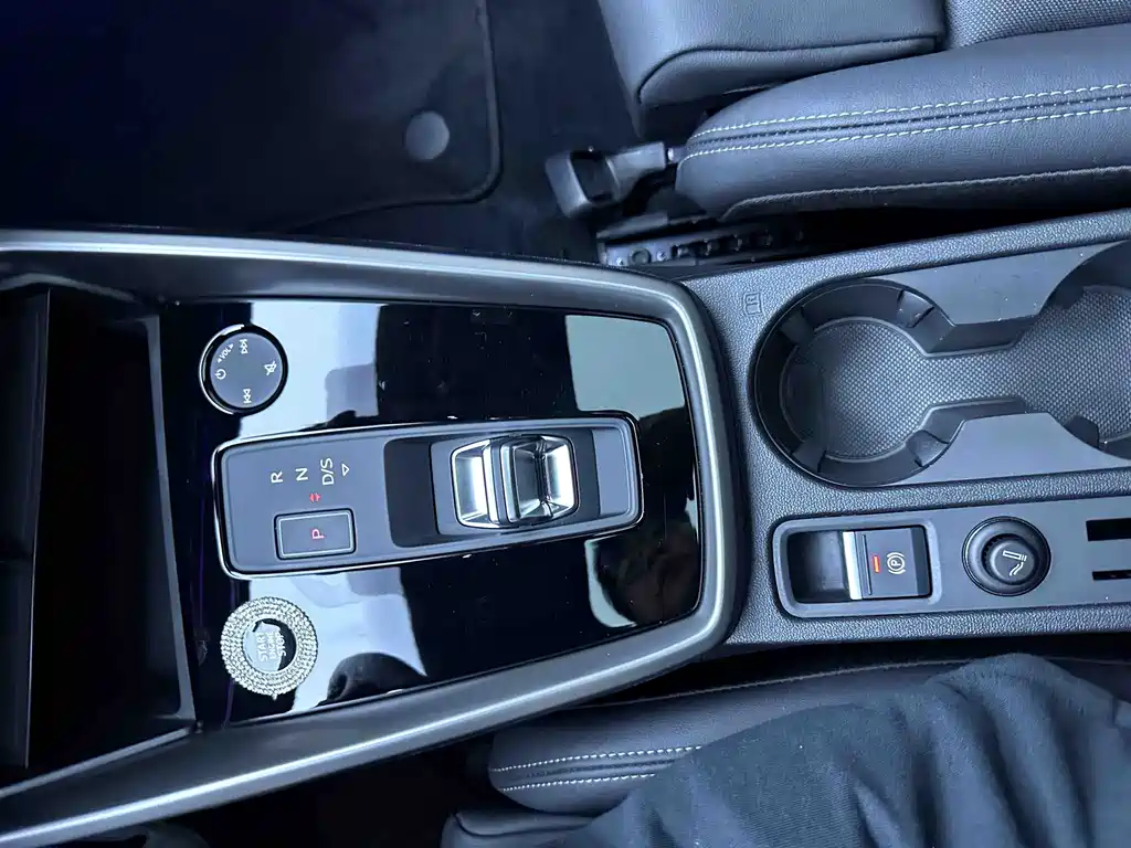Audi A3 2023 — фото 15