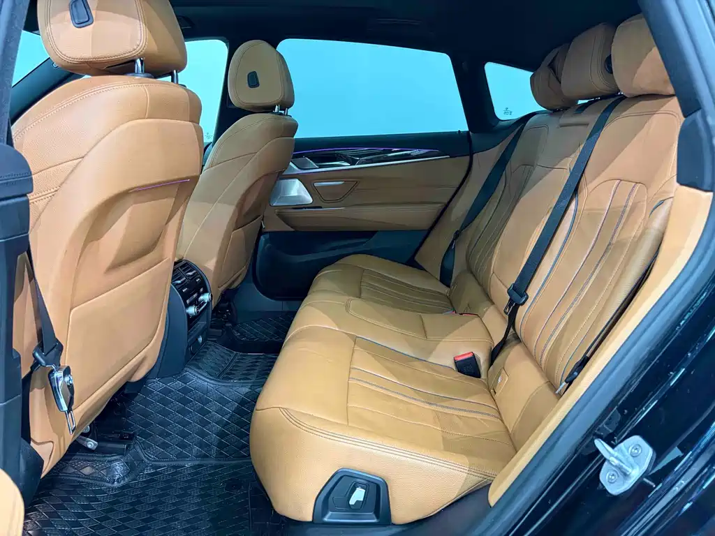 BMW 6 Series GT 2018 — фото 16