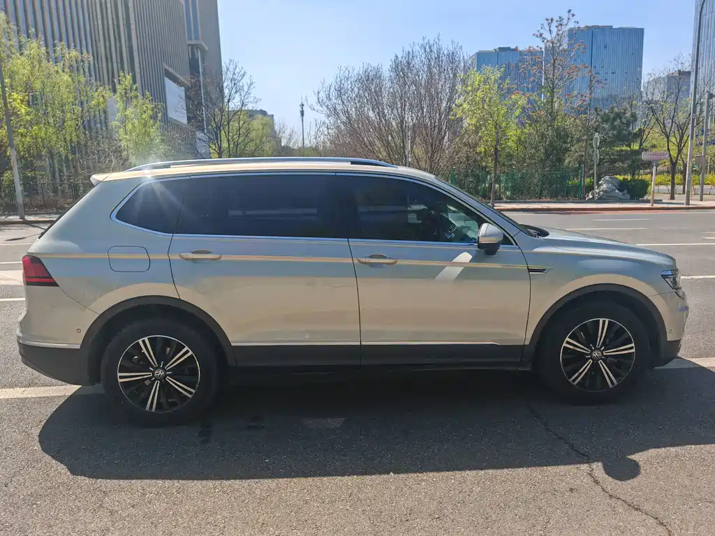Volkswagen Tiguan L 2017 — фото 4