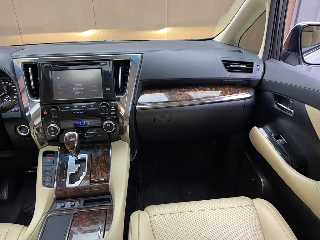 Toyota Alphard 2018 — фото 5