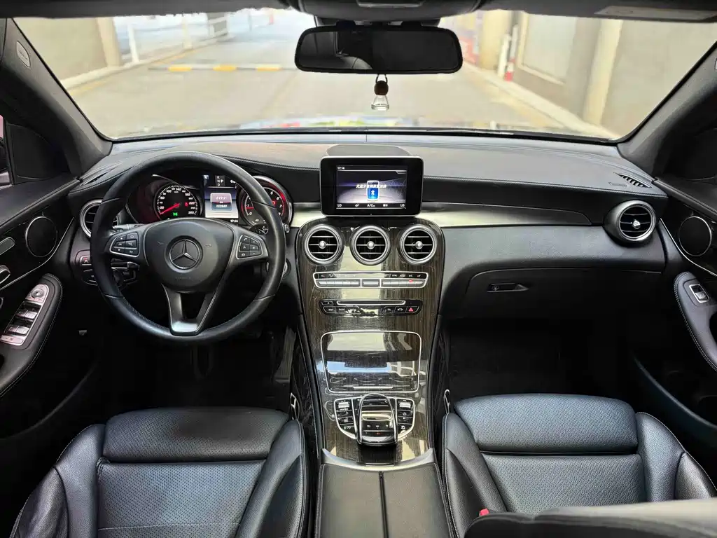 Mercedes-Benz GLC 2018 — фото 13