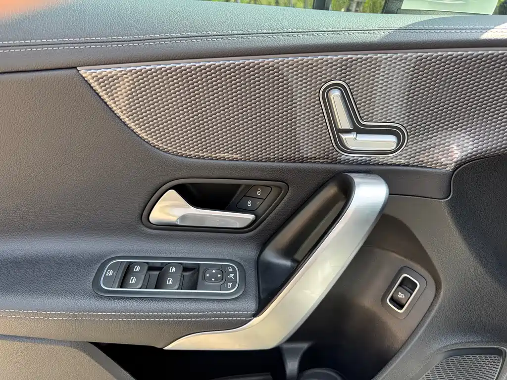 Mercedes-Benz A-Class 2023 — фото 8