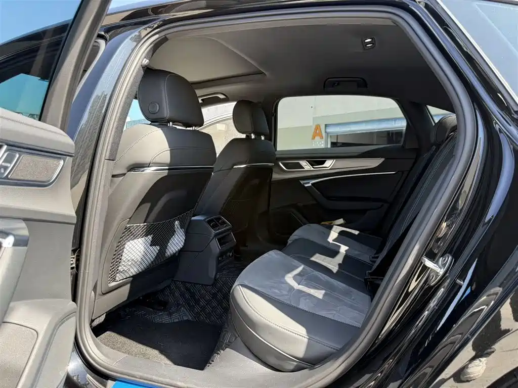 Audi A6L 2023 — фото 13