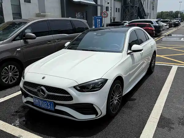 Mercedes-Benz C-Class 2024